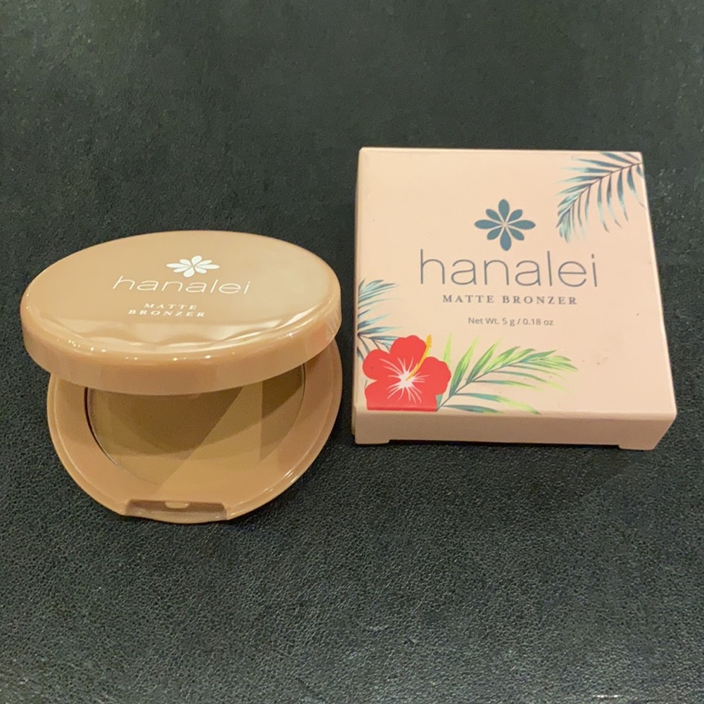 HANALEI Brand new Matte Bronzer Compact in a natural Suntan tone - Parabeen free